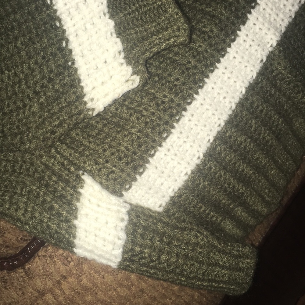 Sweater - Picture 4 of 4